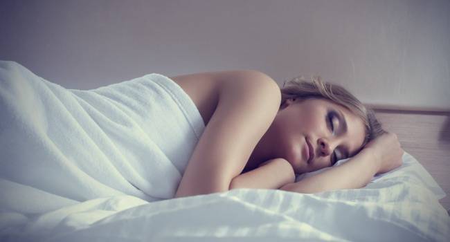 5 научных причин, почему здоровее спать обнаженным