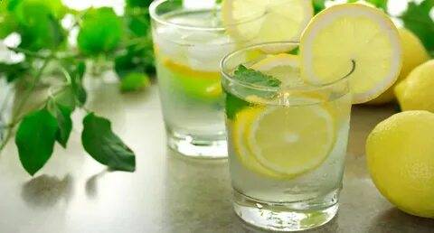 6 причин начать день с лимонной воды