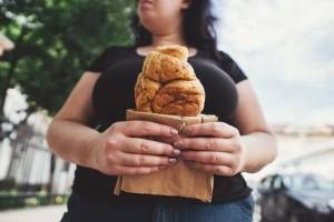 Как связаны быстрое поглощение пищи и большой вес