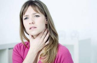 Охрип голос: как лечить горло при простуде