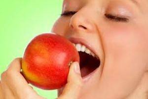 Развеян миф о пользе яблок
