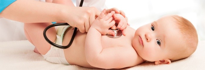 Прослушивание сердечного ритма у новорожденного