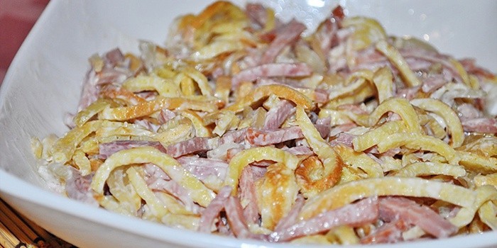 яичными с блинчиками салат Мясной яичными с блинчиками салат Мясной