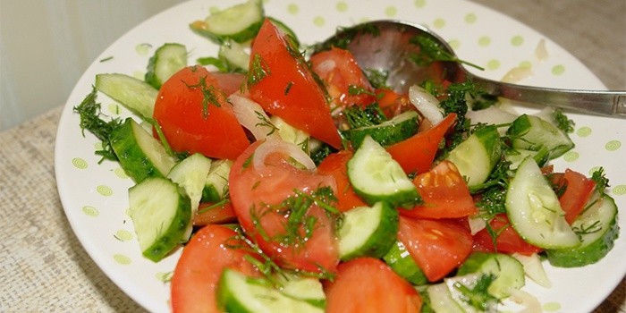 Салат с огурцами и помидорами рецепты с простые и вкусные