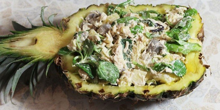 Салат с ананасами и грибами и курицей слоеный Салат с ананасами и грибами и курицей слоеный