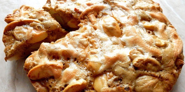 Шарлотка с яблоками и корицей вкусный рецепт