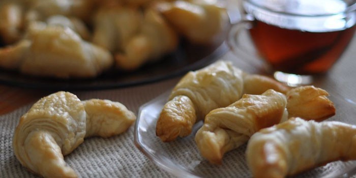 Круассаны из слоеного теста - как правильно приготовить по вкусным рецептам с фото Круассаны из слоеного теста - как правильно приготовить по вкусным рецептам с фото
