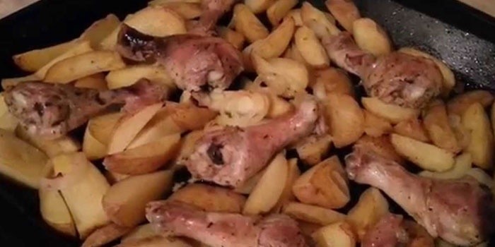 Картошка с мясом по деревенски в духовке рецепт с пошагово в Картошка с мясом по деревенски в духовке рецепт с пошагово в
