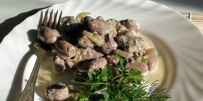 Куриные сердечки на сковороде в сметане Куриные сердечки на сковороде в сметане