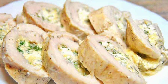 Рулетики из куриного филе с начинкой - как приготовить по вкусным рецептам на сковороде или в духовке Рулетики из куриного филе с начинкой - как приготовить по вкусным рецептам на сковороде или в духовке