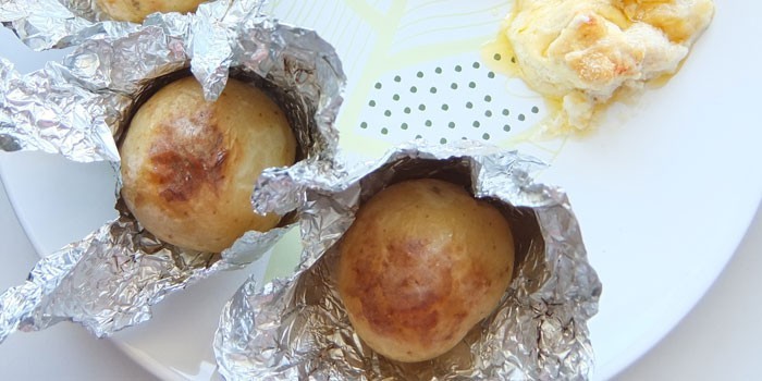 Запеченный очищенный картофель в фольге в духовке рецепт