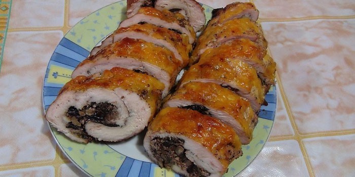 Рулетики из куриного филе с начинкой - как приготовить по вкусным рецептам на сковороде или в духовке Рулетики из куриного филе с начинкой - как приготовить по вкусным рецептам на сковороде или в духовке