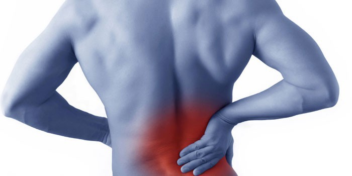 У мужчины болит поясница