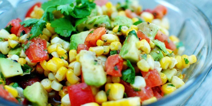 Салат с кукурузой консервированной - простые рецепты с фото