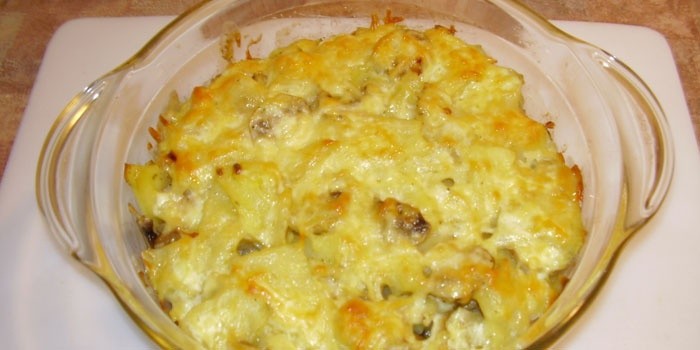 Картошка с грибами в духовке - рецепты приготовления печеного или тушеного блюда с фото