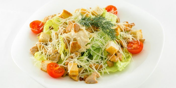 Салаты цезарь из курицы