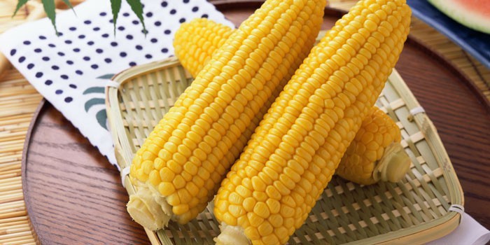 Как варить кукурузу в початках