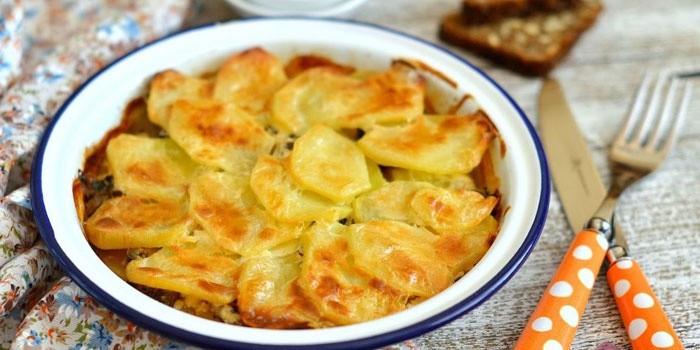 Картошка с грибами в духовке - рецепты приготовления печеного или тушеного блюда с фото