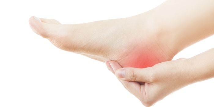 У женщины болит пятка