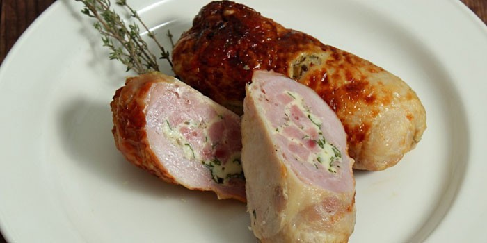 Рулетики из куриного филе с начинкой - как приготовить по вкусным рецептам на сковороде или в духовке Рулетики из куриного филе с начинкой - как приготовить по вкусным рецептам на сковороде или в духовке