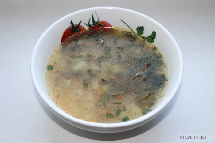 рассольник в тарелке