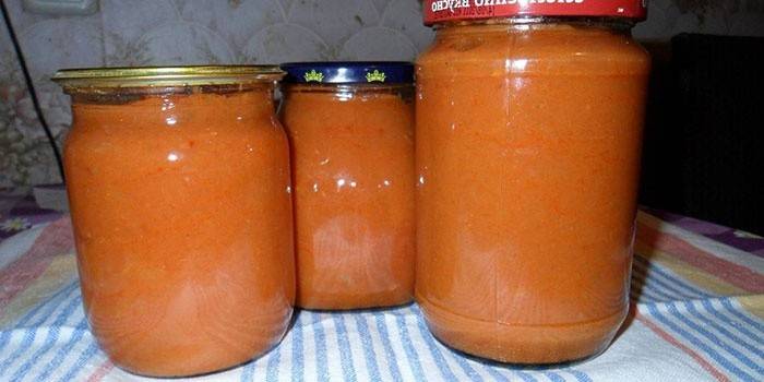 Икра из кабачков с яблоками и томатной пастой