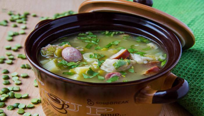 Классический гороховый суп с курицей