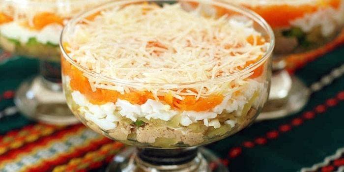 Готовый салат в креманке