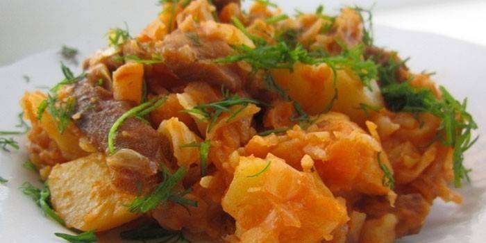 Тушеная картошка с капустой и мясом