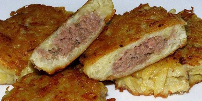 Жареные драники с начинкой из фарша