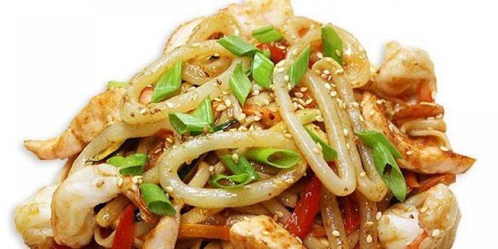 Японская лапша удон с морепродуктами