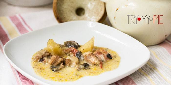 Жаркое с грибами, картофелем и кусочками свинины