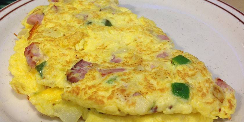 С зеленым луком и ветчиной