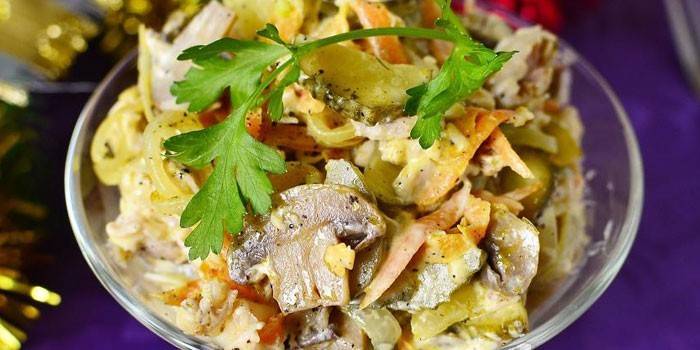 Грибной салат с отварным мясом