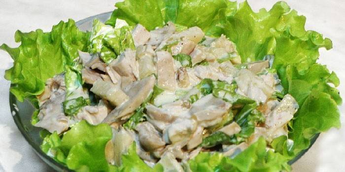 Салат с курицей и грибами