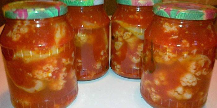 Банки с цветной капустой в томатном соусе