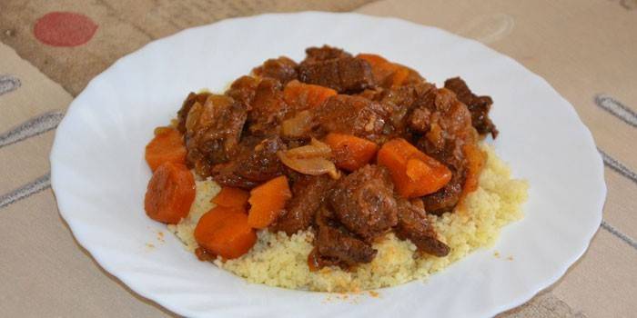 Мясо с морковью и булгуром