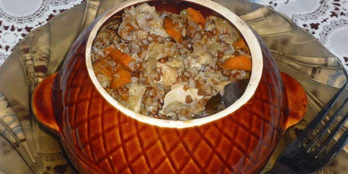 Мясо с гречкой в горшочке