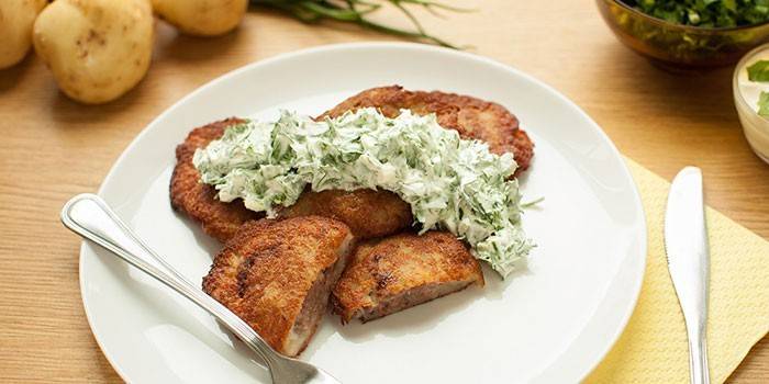 Готовые картофельные колдуны с начинкой из мясного фарша