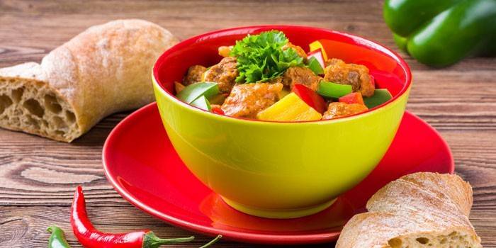 Тушеное мясо с овощами