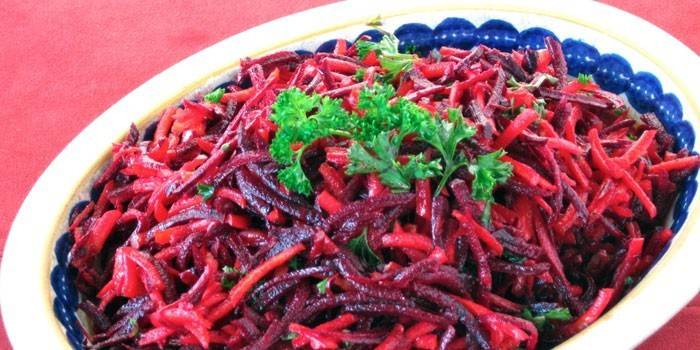 Салат из сырой свеклы