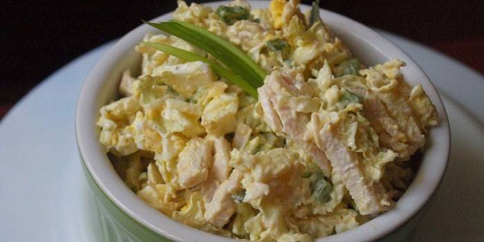 Готовый салат с куриным филе