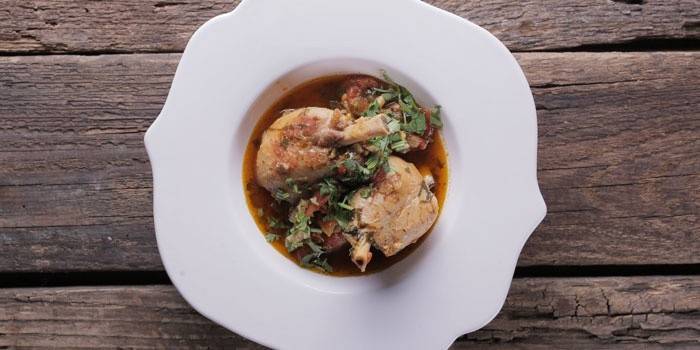 Чахохбили из куриного мяса с красным вином