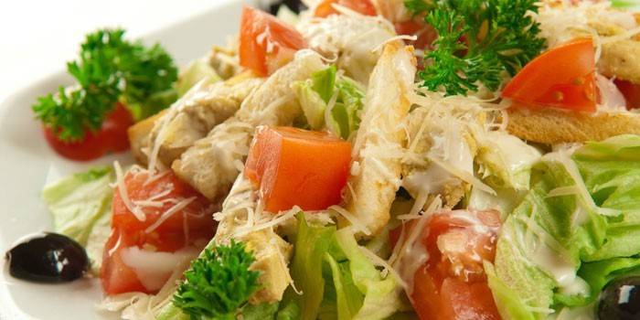 Вариация салата Цезарь с пекинской капустой