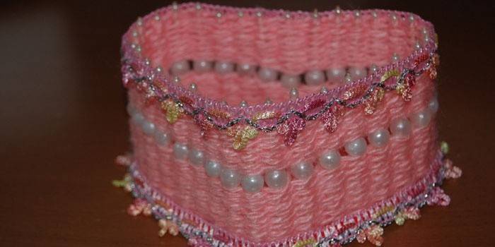 Конфетница из зубочисток в виде сердца