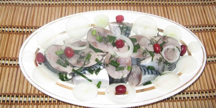 Аппетитная закуска с клюквой