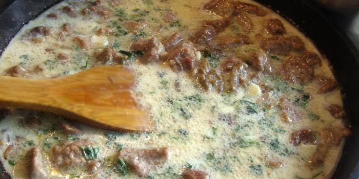 Свиное мясо с белыми грибами