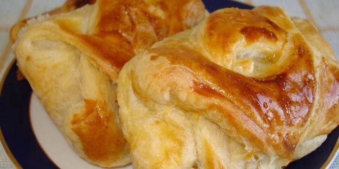 Слоеные пирожки с рисом и яйцом