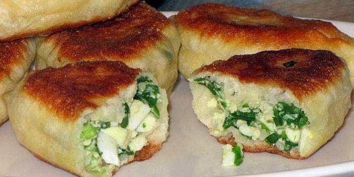 Пирожки с яйцом, рисом и зеленым луком