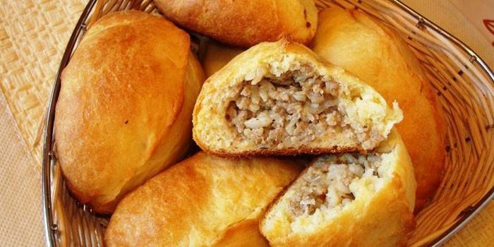 Пирожки с рисом,яйцом и мясом